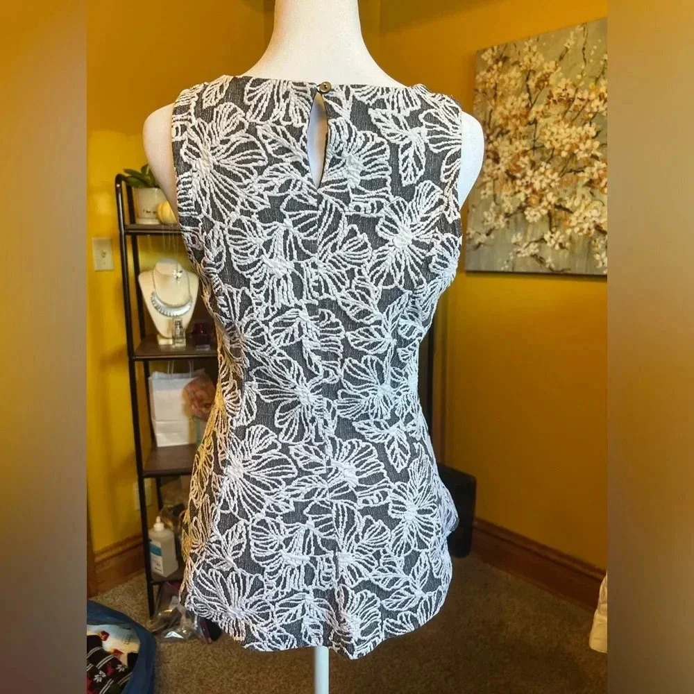Floral Inlay Pattern Tank - Picture 3 of 5